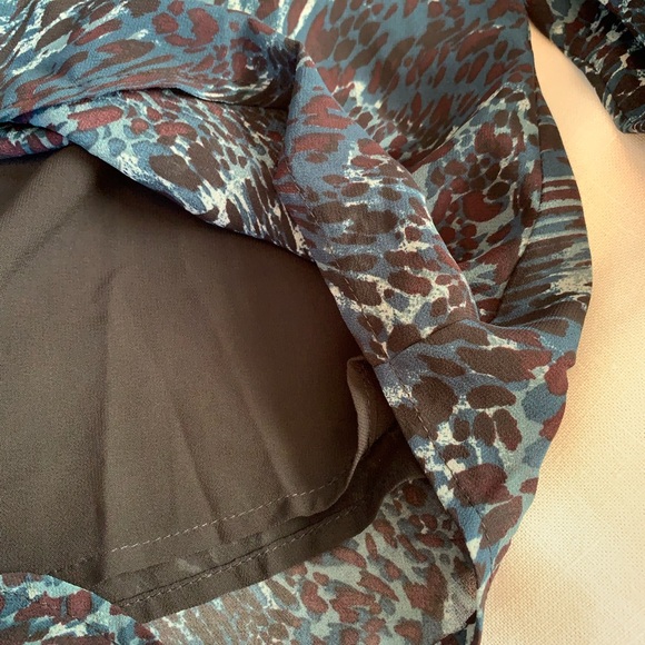 Animal Print Ruffle Top Blouse 6 Small NWT blue black leopard print MoB wife - Picture 8 of 11